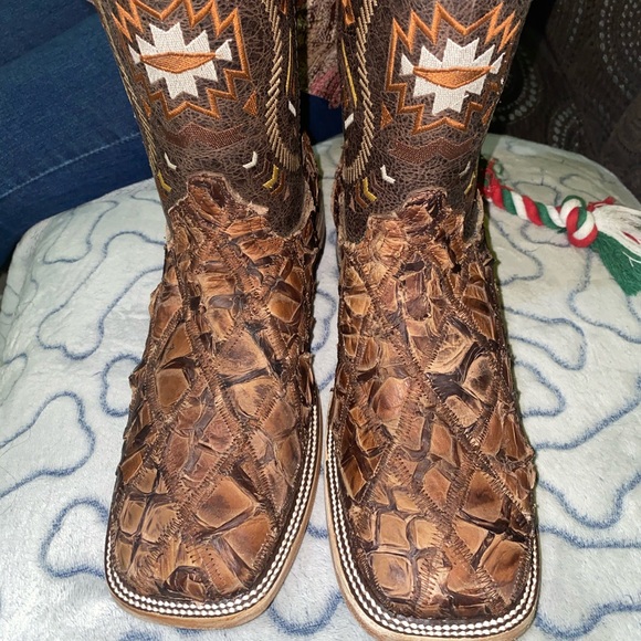 Fish scale piracucu boots brand new size 8 main image 2
